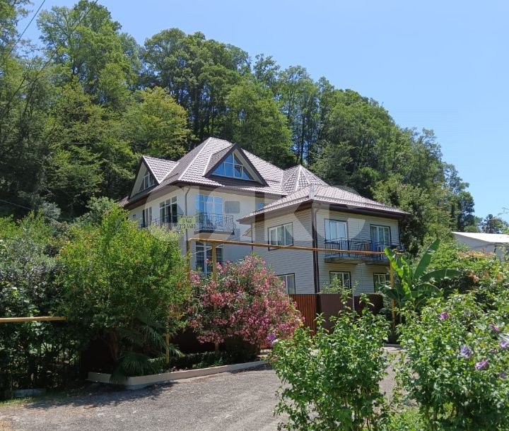 Фото №1: Дом 352 м² + 7 сот. - Сочи, Лазаревский, мкр. Головинка, ул. Центральная, 98/1