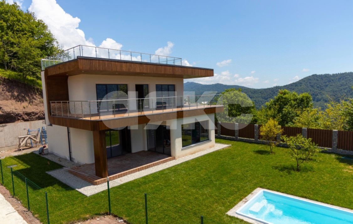 Фото №1: Дом 241 м² + 5.84 сот. - Красная Воля, р. Адлерский, ул. Садовая