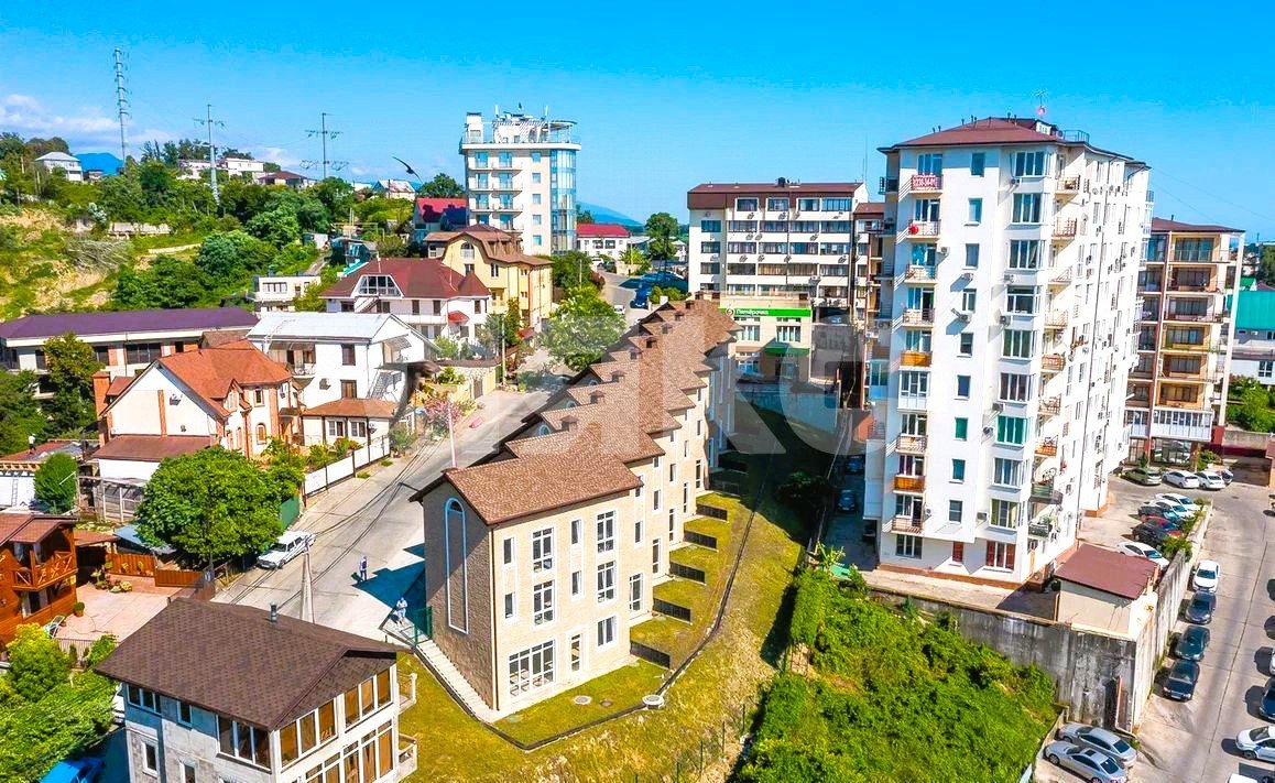 Фото №1: Таунхаус 112 м² + 2 сот. - Сочи, Адлерский, ж/р Адлер, ул. Верхнеизвестинская, 24Е