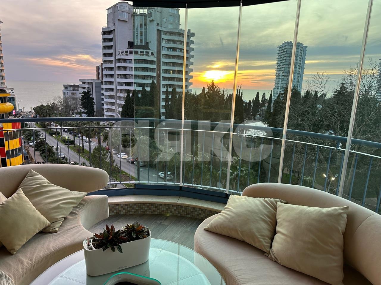 Фото №1: 4-комнатная квартира 150 м² - Сочи, Хостинский, мкр. Светлана, пр-кт Пушкина, 6