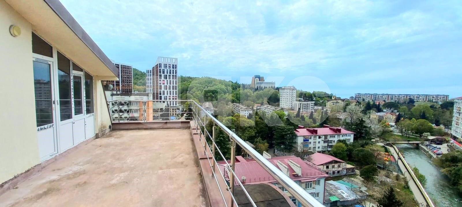 Фото №3: 4-комнатная квартира 138 м² - Дагомыс, р. Лазаревский, ул. Батумское шоссе, 31А