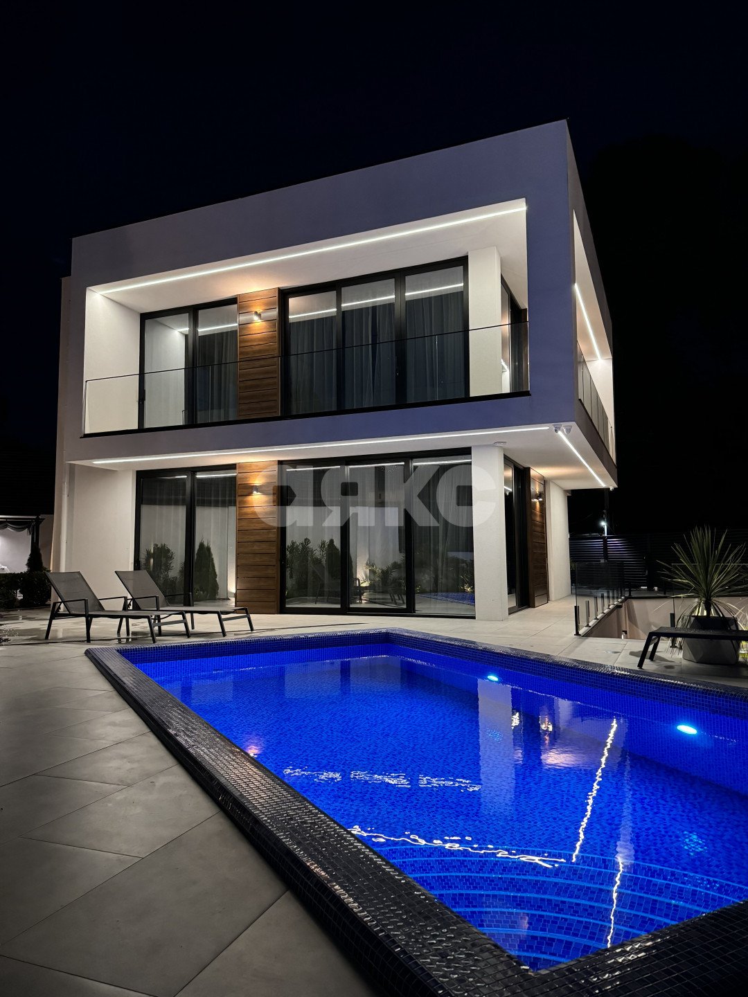 Фото №1: Дом 320 м² + 6 сот. - Сочи, р. Лазаревский, 38