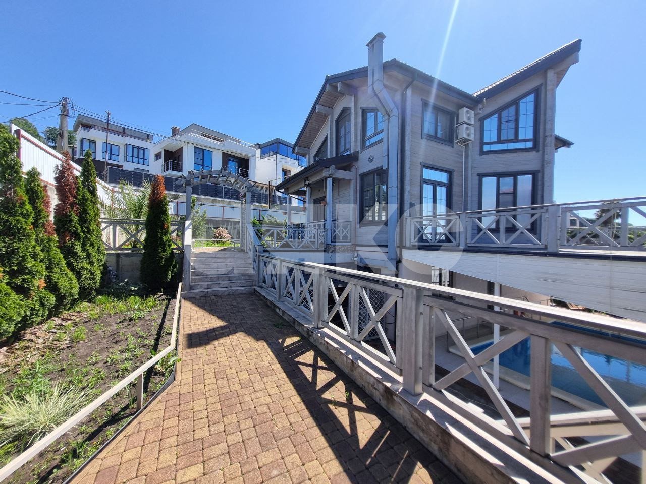 Фото №1: Дом 311 м² + 5.5 сот. - Верхневесёлое, р. Адлерский, ул. Ворошиловградская