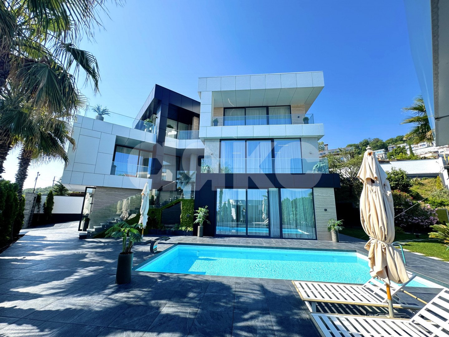 Фото №1: Дом 840 м² + 10 сот. - Сочи, Хостинский, Хоста, п. коттеджный  Горки-11, ул. Ручей Видный, 76