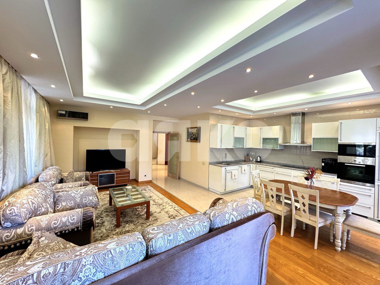 Фото №1: 2-комнатная квартира 137 м² - Сочи, Хостинский, мкр. Светлана, ул. Депутатская, 2