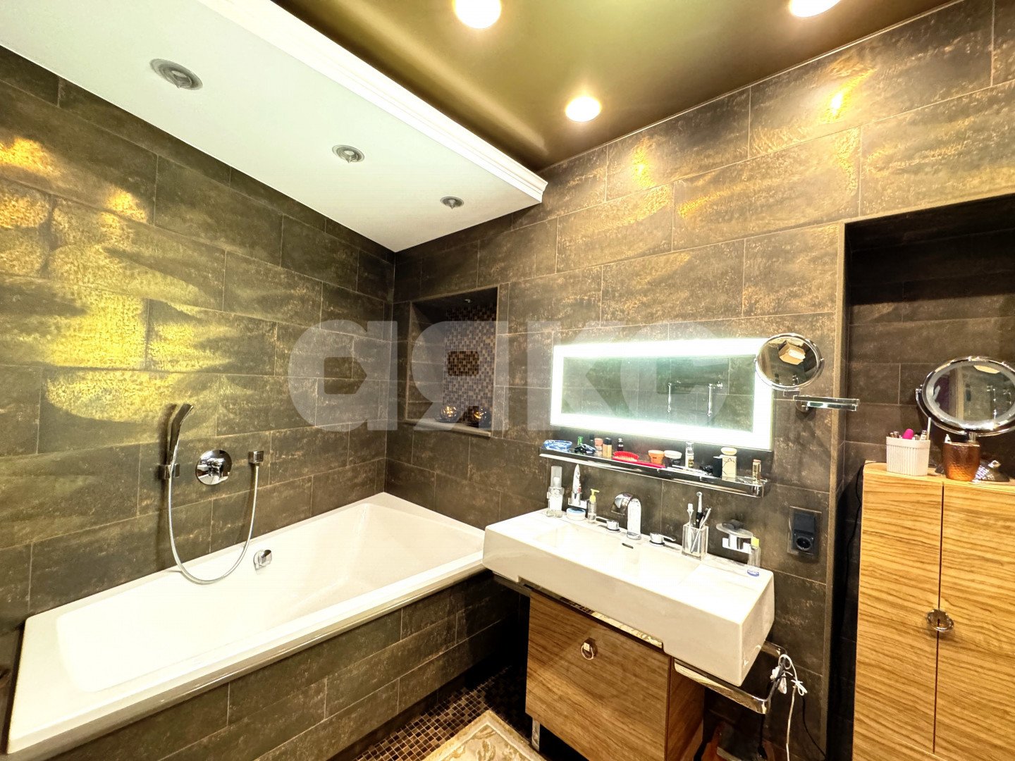 Фото №21: 3-комнатная квартира 200 м² - Сочи, Хостинский, мкр. Светлана, ул. Депутатская, 2