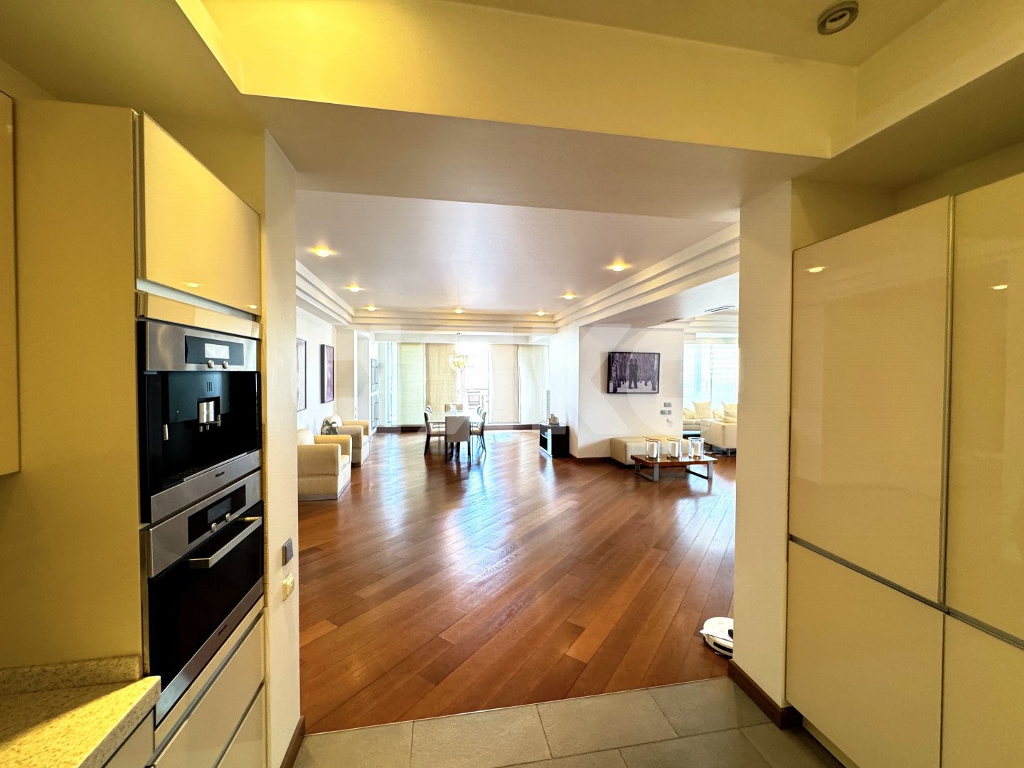 Фото №1: 4-комнатная квартира 580 м² - Сочи, Хостинский, мкр. Светлана, ул. Депутатская, 2