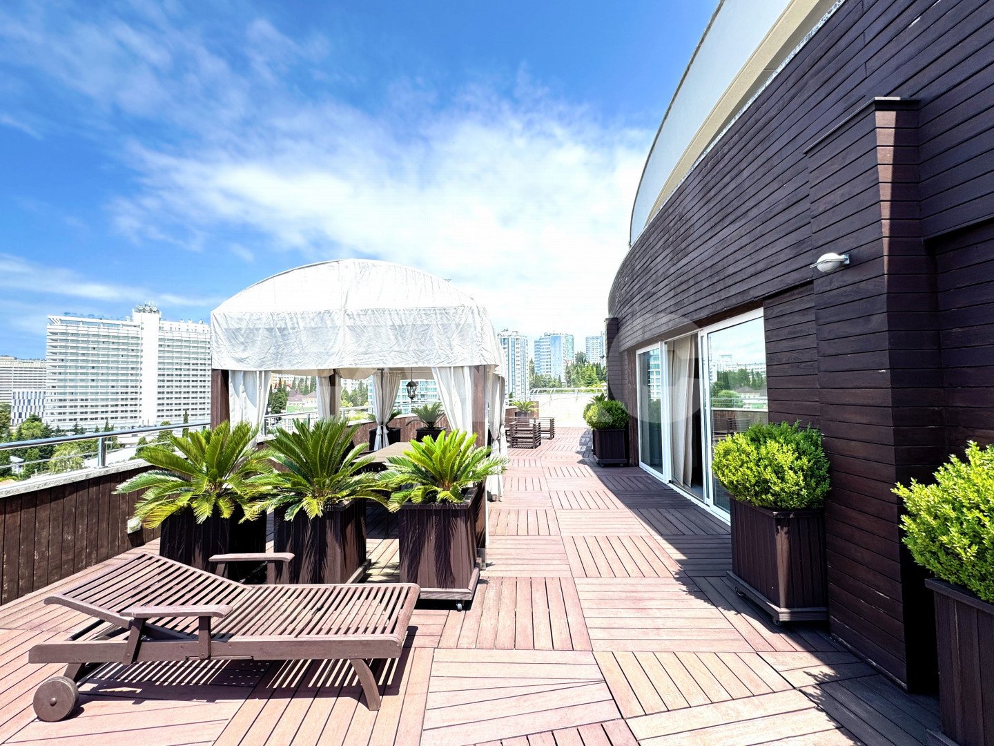 Фото №21: 4-комнатная квартира 580 м² - Сочи, Хостинский, мкр. Светлана, ул. Депутатская, 2