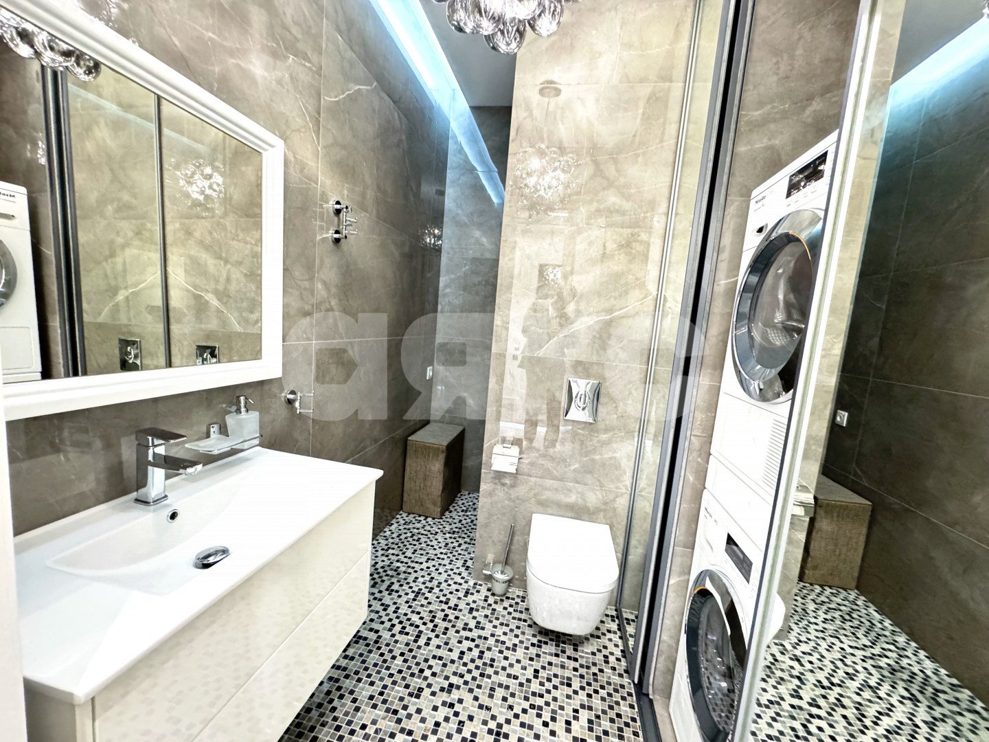 Фото №33: 4-комнатная квартира 152 м² - Сочи, Хостинский, мкр. Светлана, ул. Гагринская, 10