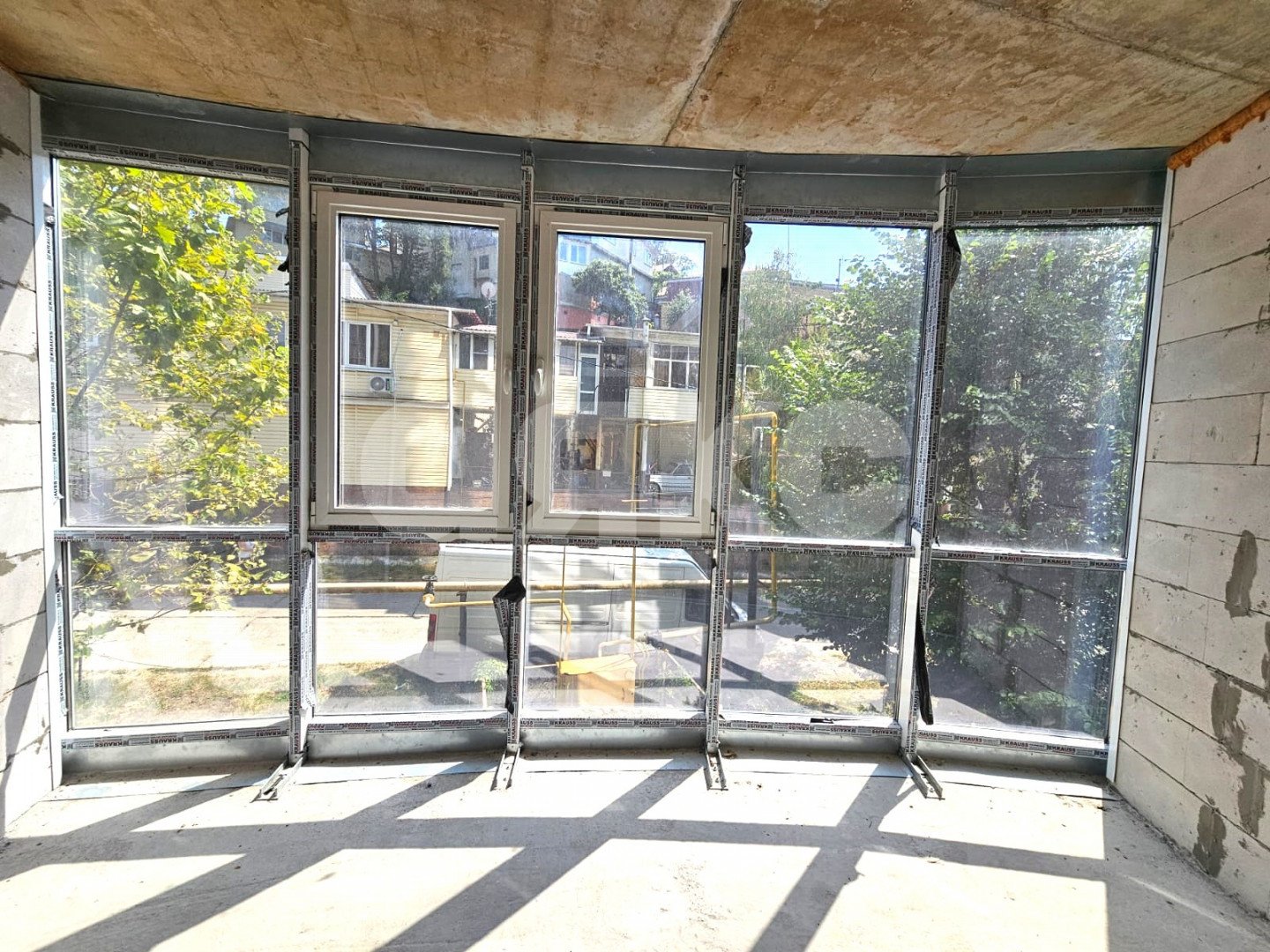 Фото №1: Студия 40 м² - Сочи, Хостинский, мкр. Бытха, ул. Ясногорская, 16А