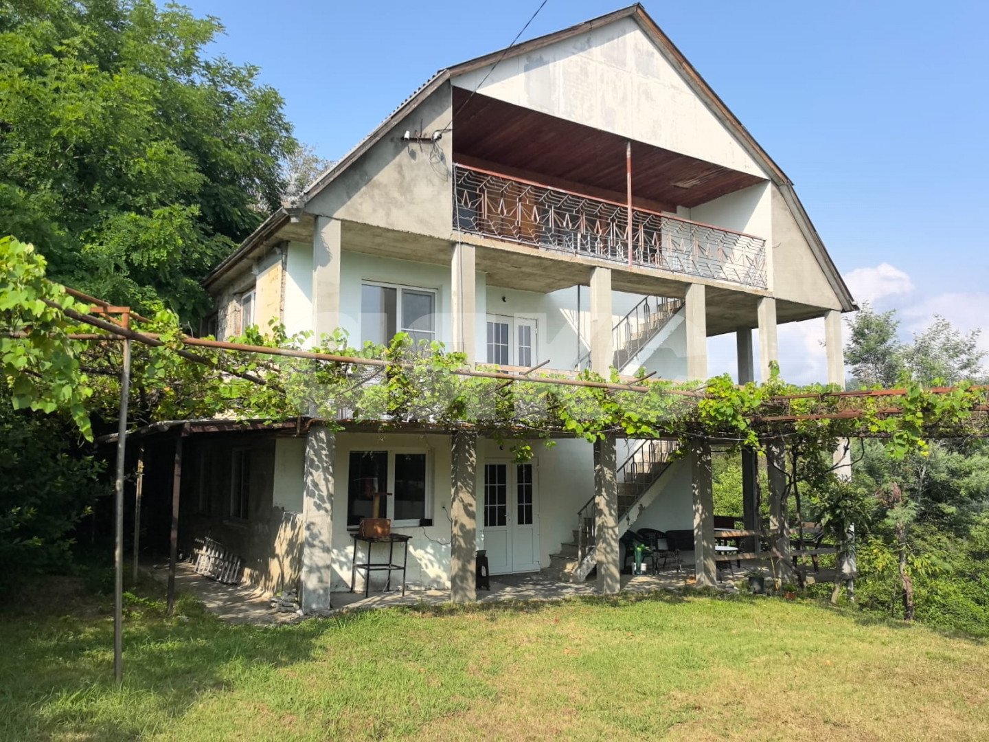 Фото №1: Дом 290 м² + 12.5 сот. - Верхнеякорная Щель, р. Лазаревский, ул. Арташатская, 32