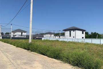 Фото №1: Земельный участок 6 сот. - Дружелюбный, мкр. квартал Куренной, 256