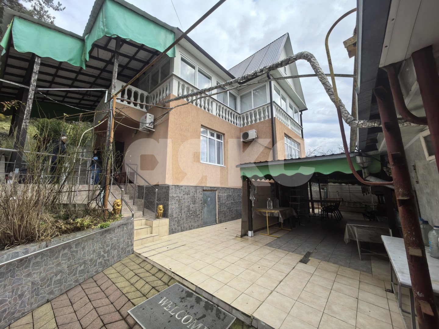 Фото №1: Дом 220 м² + 8 сот. - Сочи, Лазаревский, п. Лоо, пер. Разина, 55