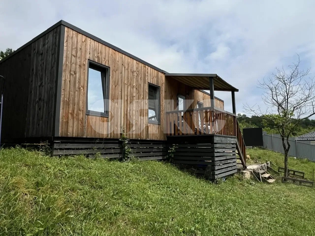 Фото №1: Коттедж 50 м² + 4.3 сот. - Верхнеармянское Лоо, р. Лазаревский, пер. Дачный