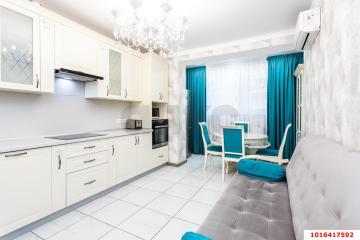 Фото №1: 2-комнатная квартира 70 м² - Краснодар, мкр. жилой комплекс Кремлёвские Ворота, ул. Кореновская, 2к4