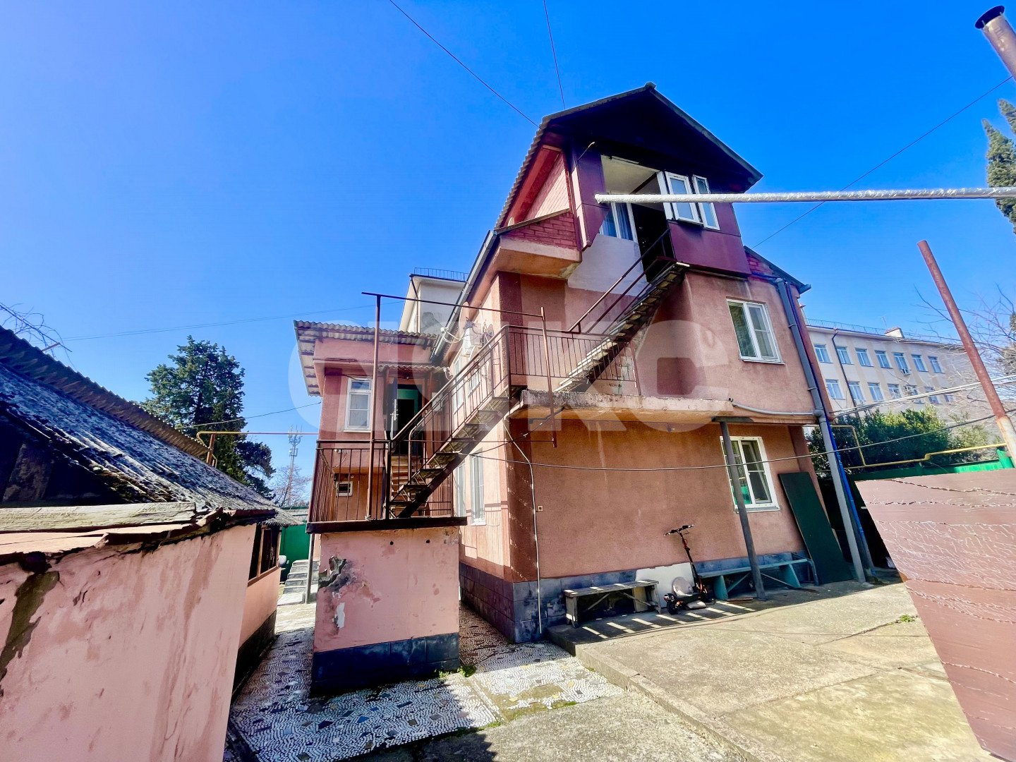 Фото №1: Дом 146 м² + 3.72 сот. - Сочи, Адлерский, Адлер, мкр. Голубые Дали, ул. Ленина, 143